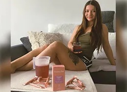 Дозволете ми да ви го претставам мојот омилен 3-во-1 Draining Drink Intense со неверојатен вкус на јагода. Природен диуретик напиток кој го елиминира вишокот вода, но го одржува нивото на минерали.

- ДОМИНИКА